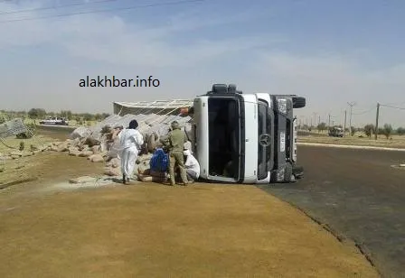 انقلاب شاحنة محملة بالإسمنت قرب بوكى