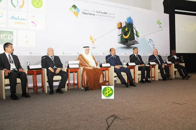 الرئيس الموريتاني خلال افتتاحه أول منتدى استثماري في موريتانيا (وما)