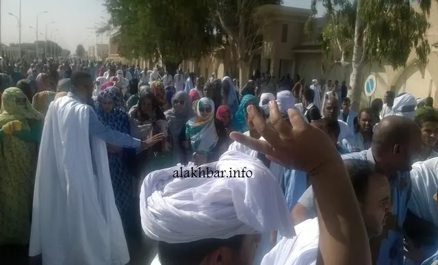 مسيرة تصل القصر تطالب بتطبيق القصاص في قاتل خدوج