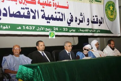 الوزير الأول خلال افتتاحه للندوة التي تتناول الوقف (وما)