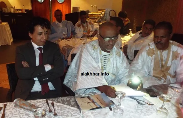 ولد أبنو (يسار) إلى جانب الشاعرين محمد الحافظ أحمد، والتقي ولد الشيخ (