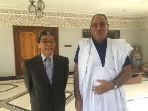 الرئيس الموريتاني الأسبق اعل ولد محمد فال مع السفير الياباني في انوا