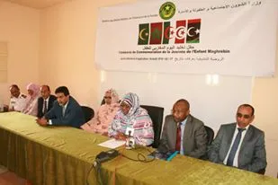 وزيرة الشؤون الاجتماعية مع عدد من المسؤولين علال الاحتفال باليوم ال?