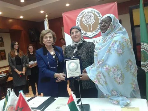 وزيرة الشؤون الاجتماعية في موريتانيا خلال تسلمها رئاسة المجلس التنف