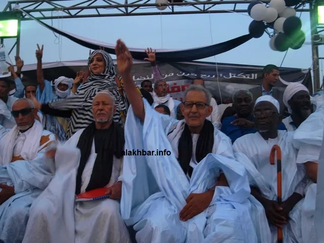 رئيس حزب تكتل القوى الديمقراطية أحمد ولد داداه بين قادة حزبه على منص?