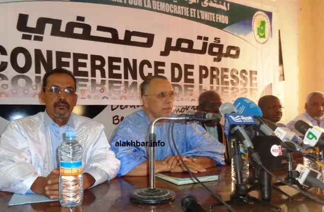 قادة منتدى المعارضة خلال مؤتمر صحفي ظهر اليوم في مقر حزب اتحاد قوى ال