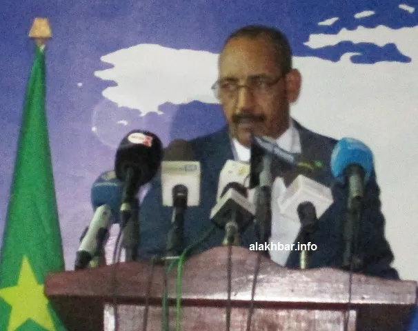وزير الداخلية الموريتاني أحمد ولد عبد الله خلال المؤتمر الصحفي ظهر ا