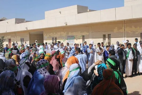 طلاب المعهد يحتجون ضد لجنة المنح