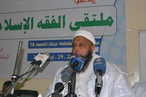 العلامة الشيخ محمد الحسن الددو رئيس مركز تكويت العلماء بموريتانيا خ?