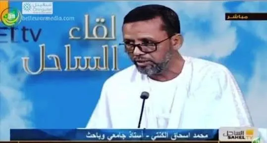 إسحاق الكنتي المستشار الإعلامي للرئيس الموريتاني خلال مشاركته في بر