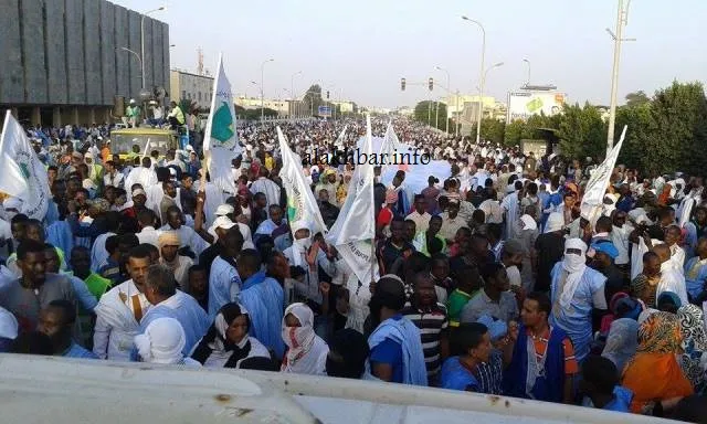 المنتدى يطلق مسيرته باتجاه وسط العاصمة (صور)