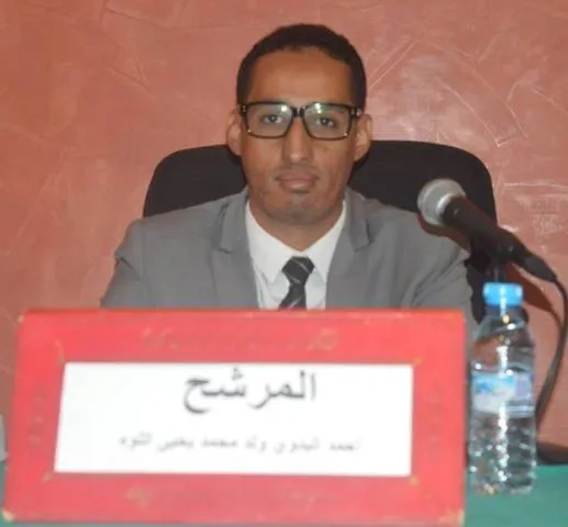 القاضي والباحث أحمد البدوي محمد اللوه خلال نقاش الأطروحة في جامعة ال