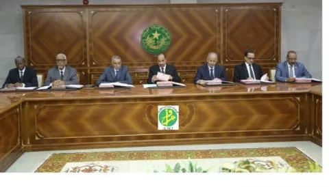 الحكومة تعقد اجتماعها بقصر الرئاسة