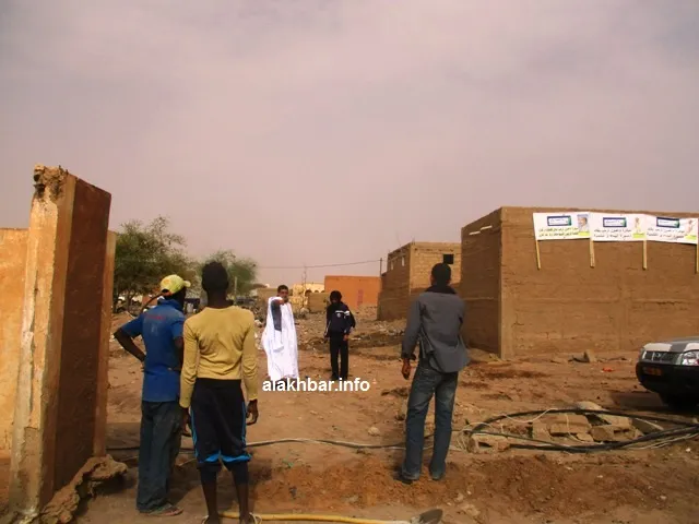 رئيس حزب الاتحاد من أجل الجمهورية سيد محمد ولد محم يصدر الأوامر لبعض 