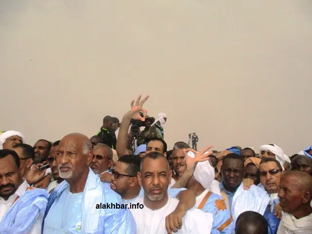 حافظ هذا الشاب على رفع شارة "الصفر" لفترات متفاوتة خلال المهرجا?