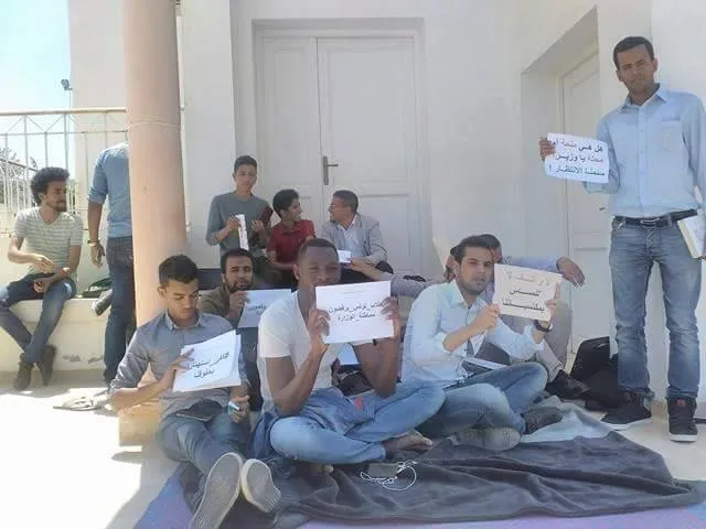 طلاب موريتانيا بتونس يعتصمون ويفطرون بمبنى السفارة