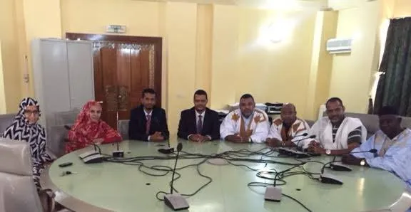 أعضاء اللجنة البرلمانية خلال اجتماعهم مع لجنة المجلس الأعلى للشباب