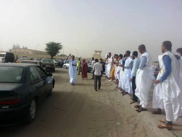 جانب من الوقفة الاحتجاجية المنظمة مساء أمس الأربعاء