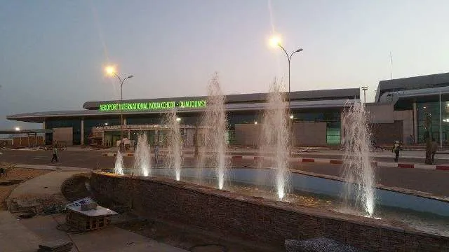 مكاتب للجنة الإعلامية للقمة بمطار أم التونسي