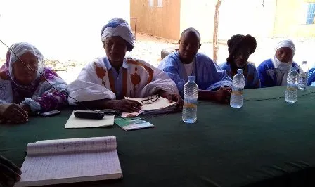 الحاكم المساعد لمقطع لحجار وعمدة البلدية وأعضاء من المجلس البلدي أث?