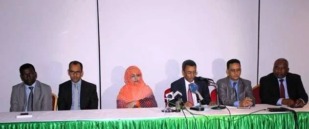 مسؤولو وزارة الاقتصاد والمالية خلال افتتاح الورشة