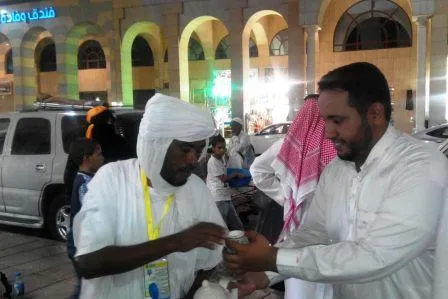الناطق الرسمي باسم المبادرة: يحي ولد عابدين وهو يشارك في حملة السقاي?
