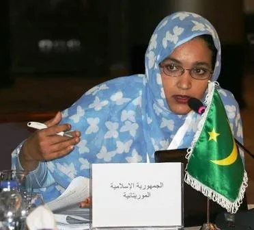 أمنة بنت أحمد لولي المديرة المساعدة لإدارة النظافة والسلامة العمومي