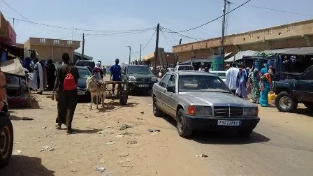 الشارع الرئيس وسط السوق المركزي بألاك زوال اليوم الأحد (الأخبار)