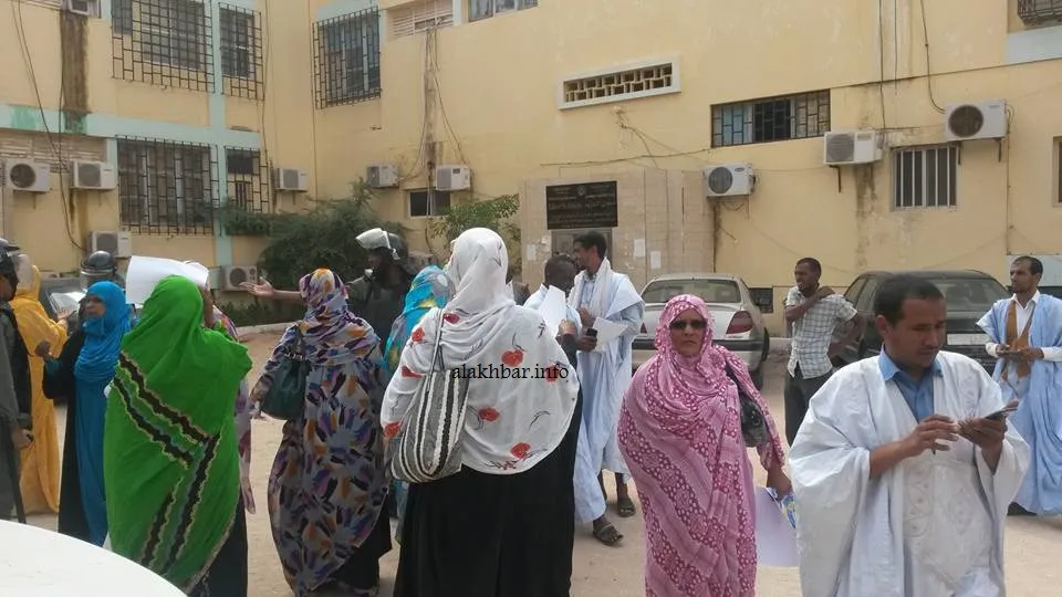 الشرطة أرغمت المعلمين على مغادرة الوزارة تحت التهديد بالقمع والتنكي