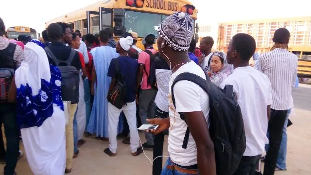 الطلاب احتجزوا الباصات القليلة التي كانت موجودة في محيط الجامعة
