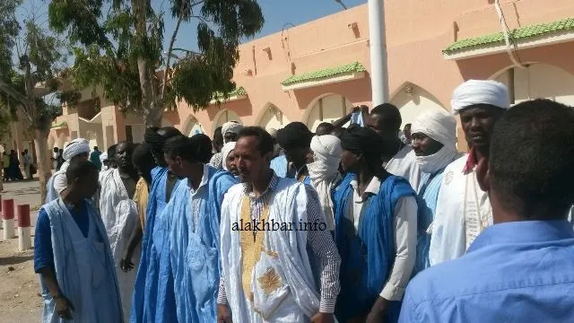 ناقلون يشكون بلدية "آوليكات" أمام القصر الرئاسي