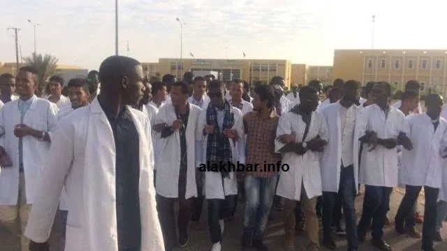 طلاب معهد روصو يتظاهرون في ثاني أسابيع الإضراب