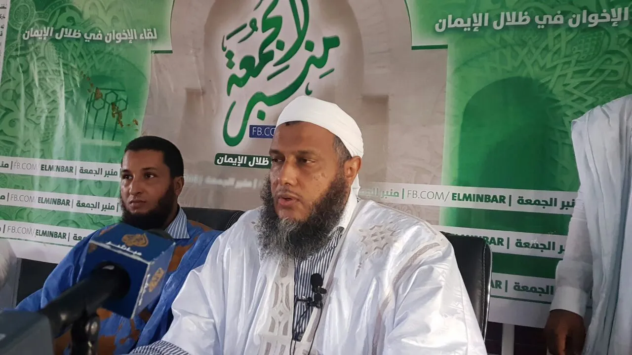 جماهير غفيرة في محاضرة للشيخ الددو عن واجب النصرة (صور)