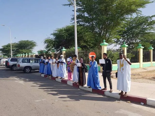 ناشطون شباب يحتجون أمام إدارة صوملك بنوكشوط
