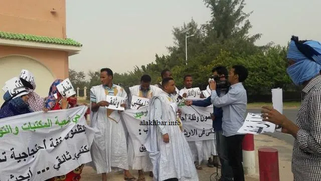 جامعيون يحتجون أمام القصر ووزارة الوظيفة العمومية