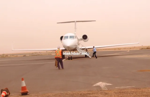 طائرة رئيس الحكومة المغربية قبيل إقلاعها بلحظات من مطار مدينة الزوي?