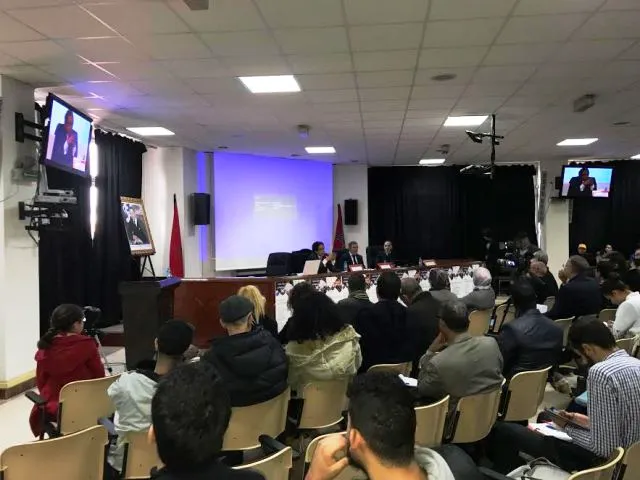 منصة افتتاح الجامعة الشتوية الأولى في مدينة طنجة المغربية