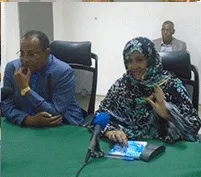 وزيرة الزراعة لمينه بنت القطب ولد امم خلال لقائها بالمزارعين في روصو