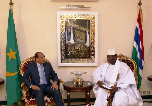 الرئيس الموريتاني محمد ولد عبد العزيز خلال لقائه مع الرئيس الغامبي ا