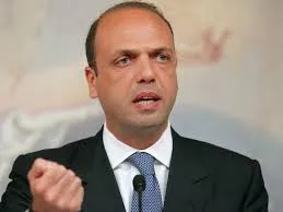 آنجيلينو آلفانو وزير الشؤون الخارجية الإيطالي.