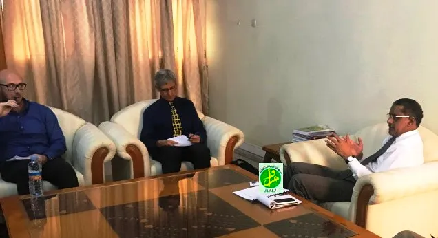 مدير الوكالة الوطنية "التضامن" حمدي ولد محجوب خلال لقائه مع وفد منظمة