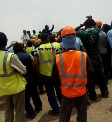 مدير الإنتاج في شركة "اسنيم" بال آمادو تيجان خلال حديثه لعمال قطاع ال?