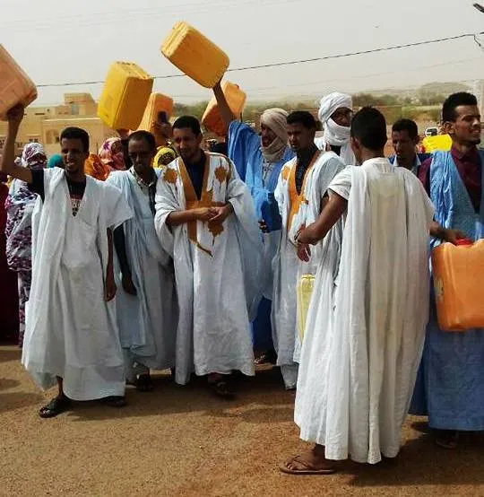 وقفة نظمها شباب صباح اليوم أمام مقر المباني الإدارية 