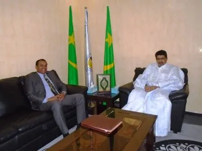 السفير المصري خلال مباحثاته مع رئيس الحزب الحاكم بموريتانيا اليوم ا?