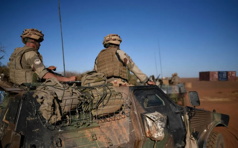 جنود فرنسيون من قوات باراخان بمدينة غاو 13 يناير 2017.