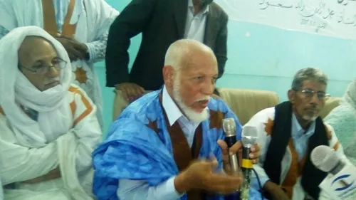 مدير ثانوية الامتياز السابق محمد لمين مسعود في حفل التكريم (تصوير ال?