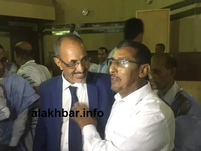 النقيب الحالي ومنافسه لحظة إعلان النتائج  تصوير (الأخبار)