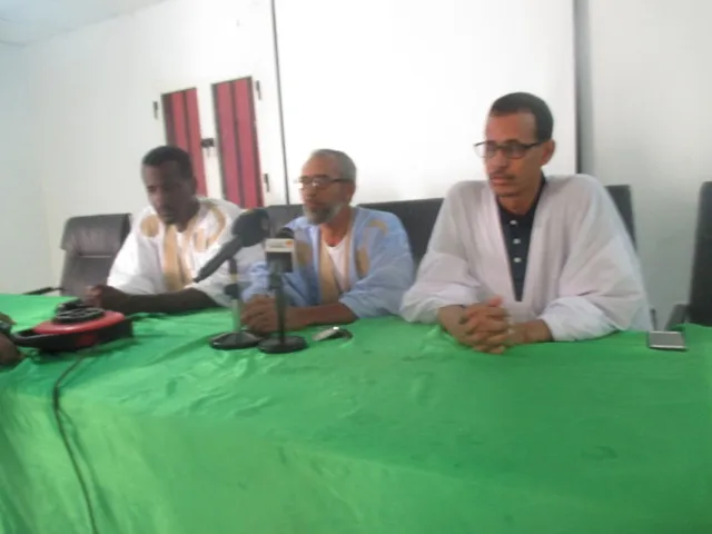 ولد عبد العزيز لحظة نزوله من سيارته الرئاسية باتجاه منصة المهرجان قب