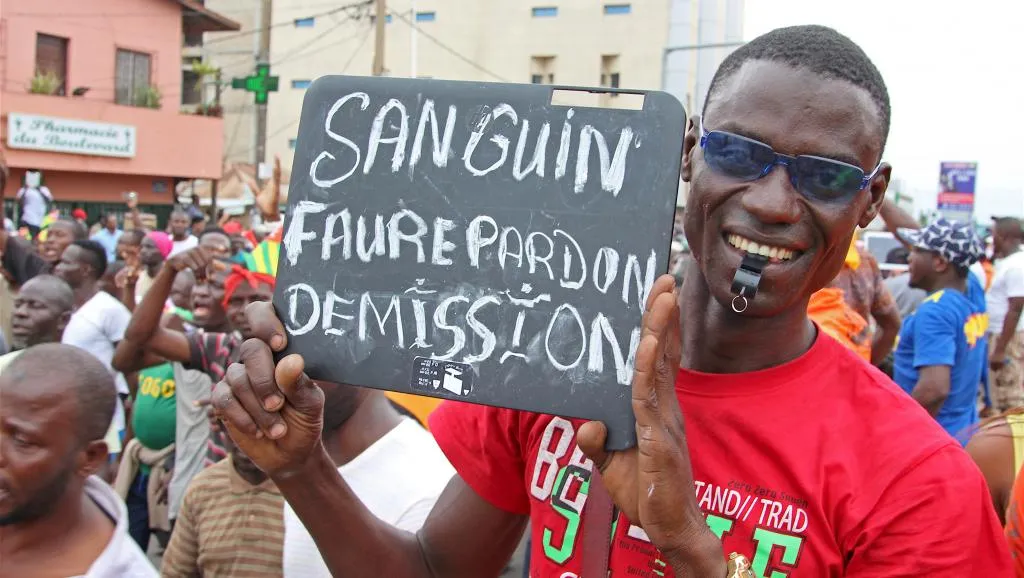 أحد المشاركين في احتجاج للمعارضة بالعاصمة لومي يدعو الرئيس للاستقال