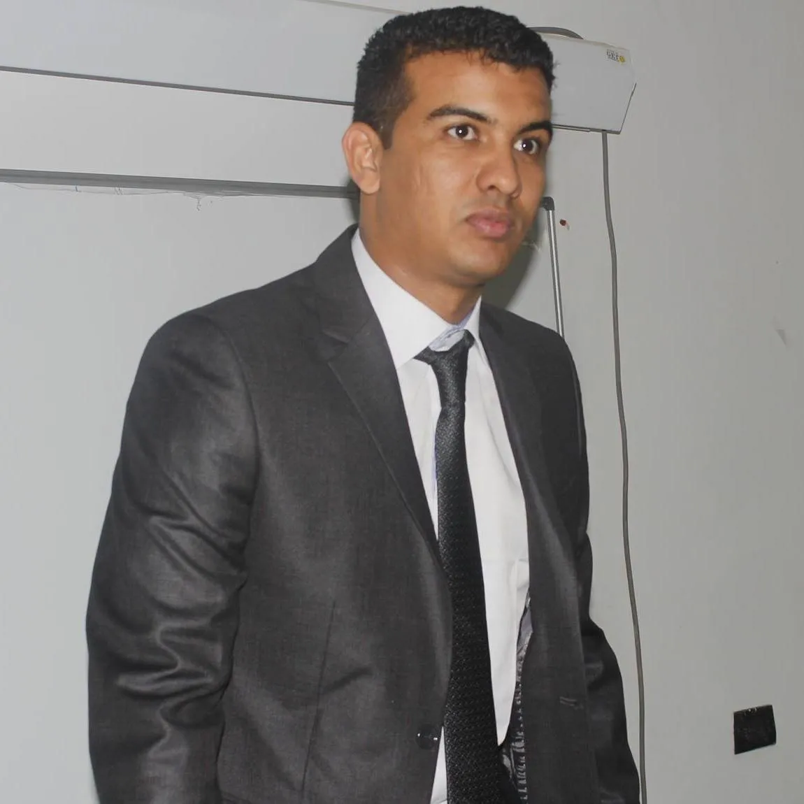 محمد/ محمد عال - صحفي باحث دكتوراه إعلام